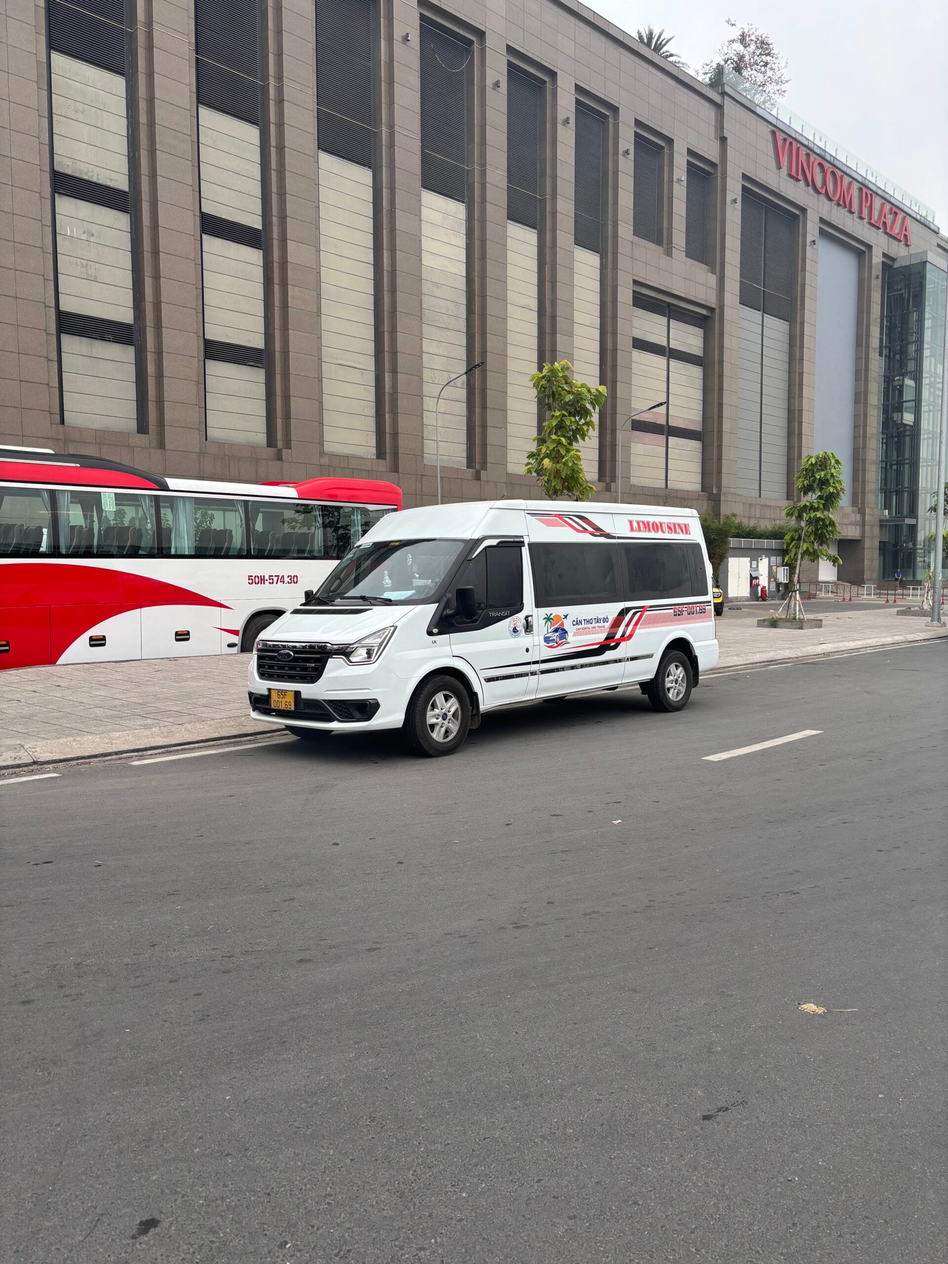 Nội thất xe du lịch Cần Thơ sạch sẽ trang bị wifi