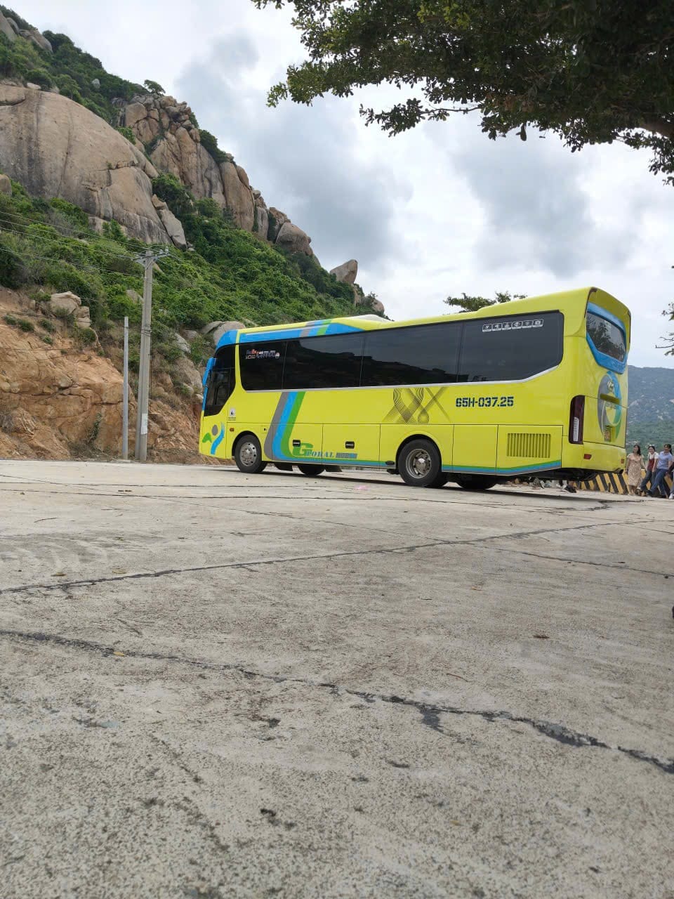 Dàn xe 16 chỗ đời mới phục vụ tuyến Cần Thơ Hồ Tràm