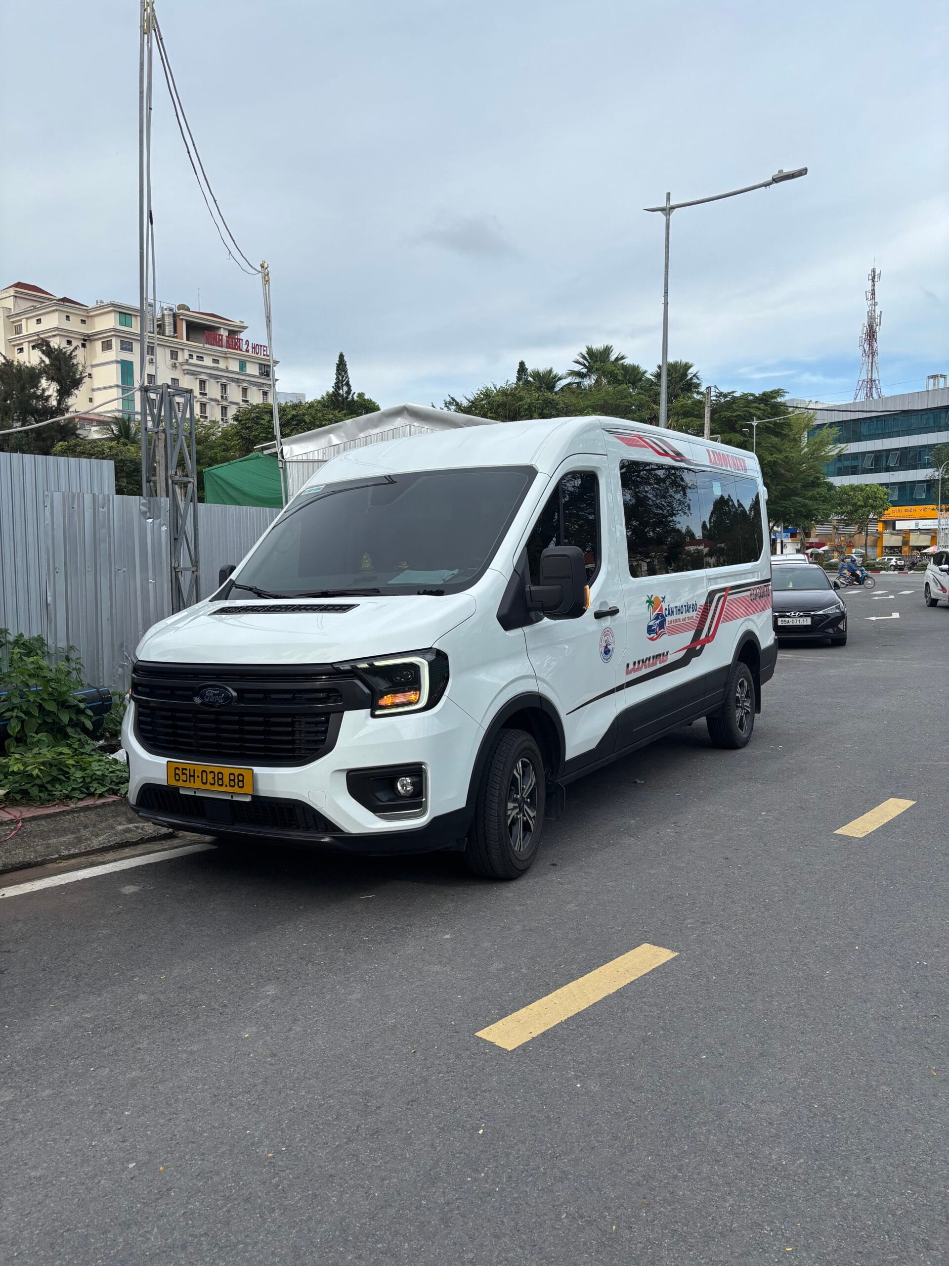 Không gian nội thất xe du lịch Cần Thơ Tây Đô rộng rãi